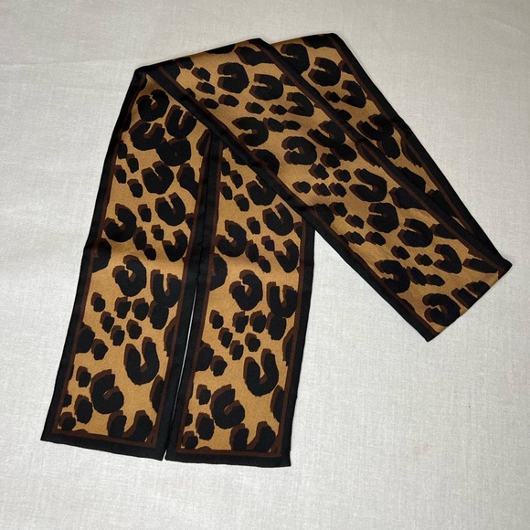 Louis Vuitton Leopard Bandeau - Picture 2 of 10